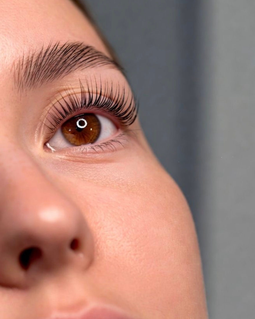 Lifted and curled natural lashes at Blanche Beauty