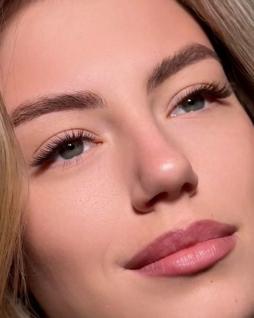 2D volume lash extensions at Blanche Beauty